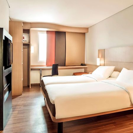Ibis Gading Серпонг Екстериор снимка