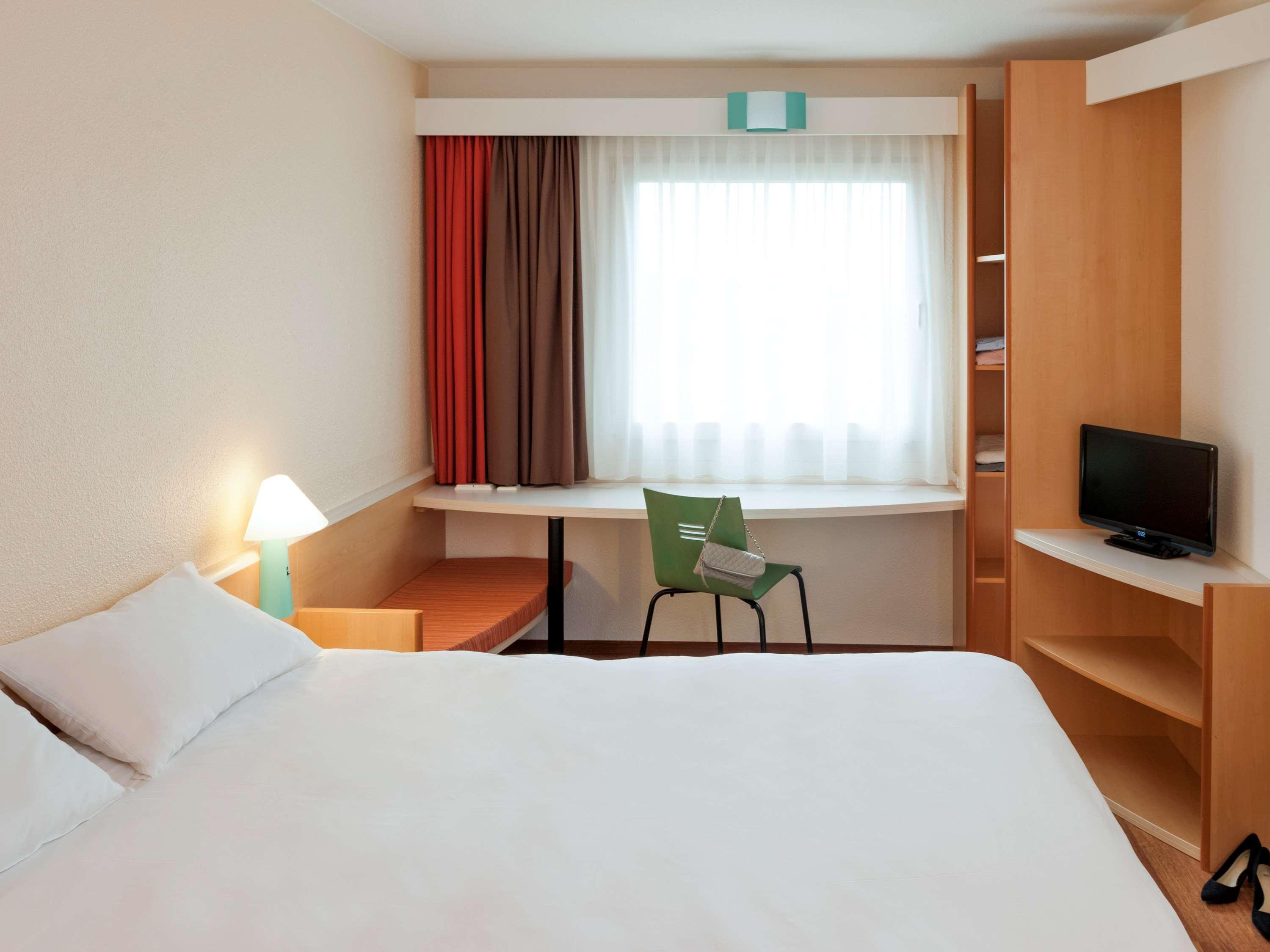 Ibis Gading Серпонг Екстериор снимка