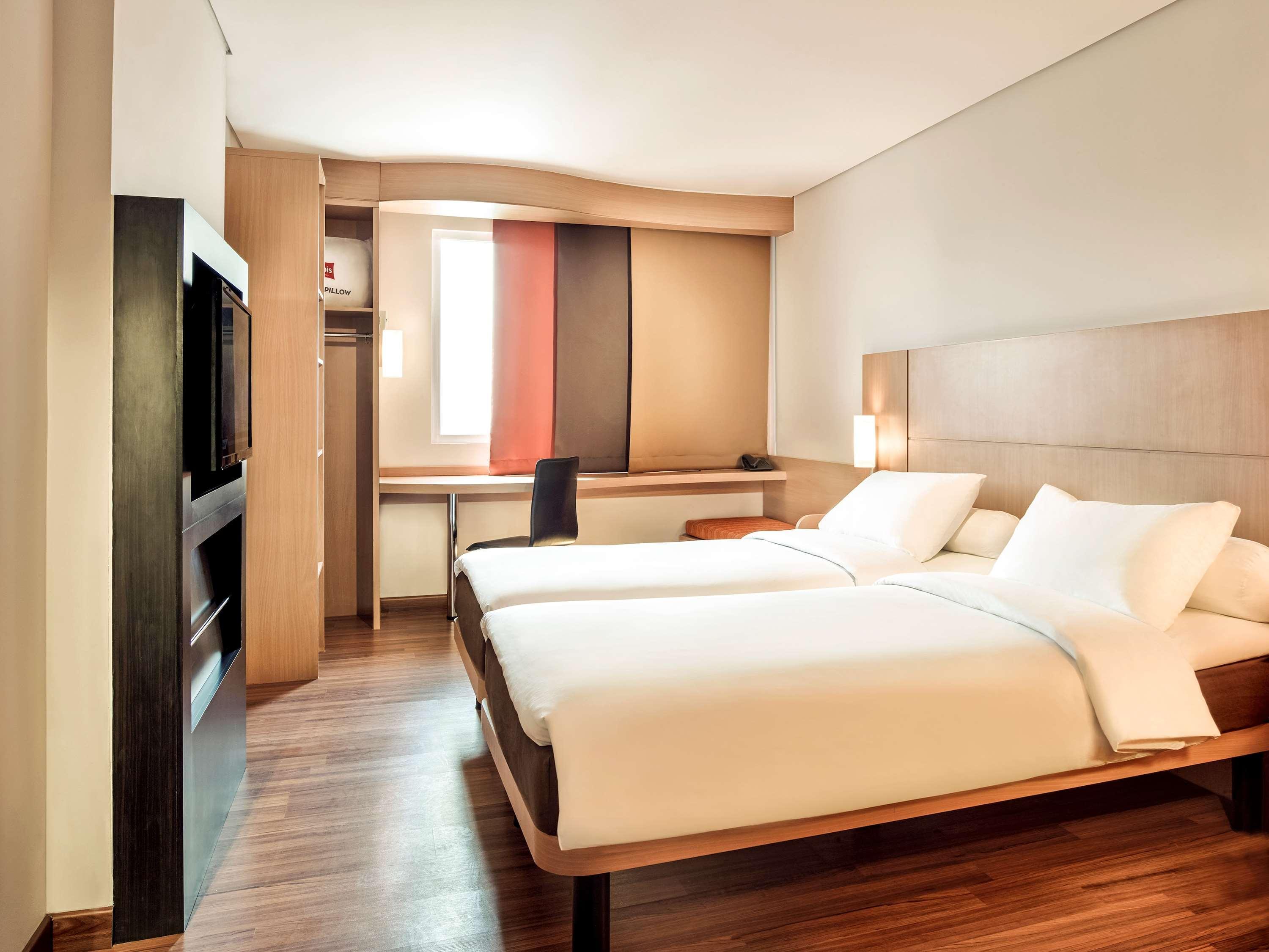 Ibis Gading Серпонг Екстериор снимка