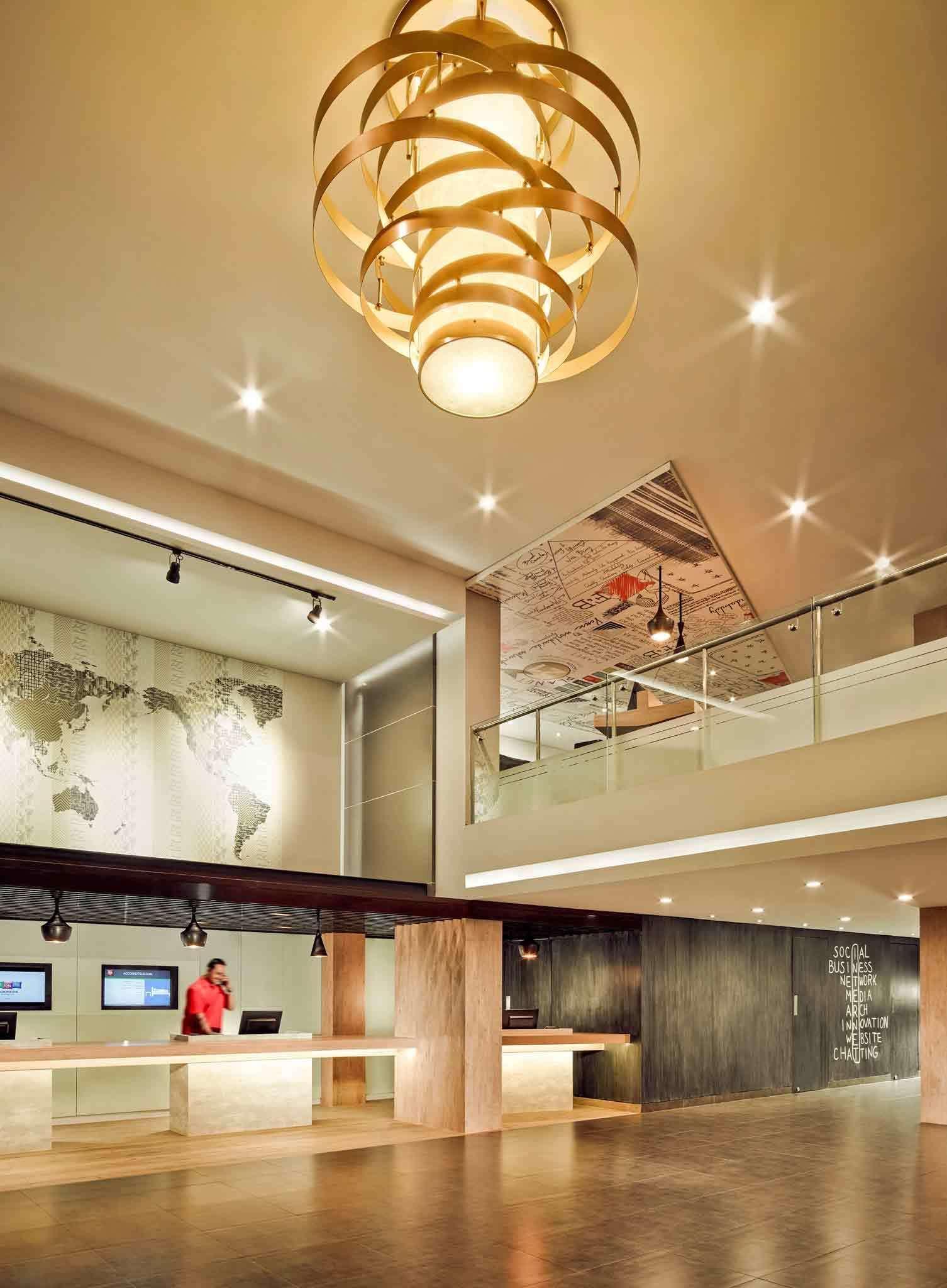 Ibis Gading Серпонг Екстериор снимка