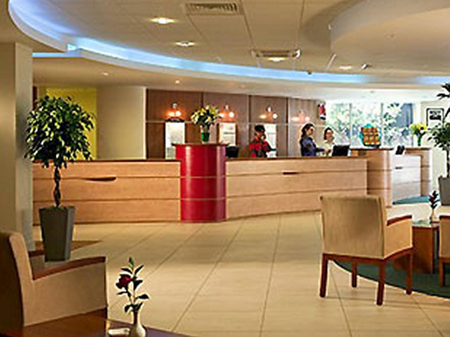 Ibis Gading Серпонг Екстериор снимка