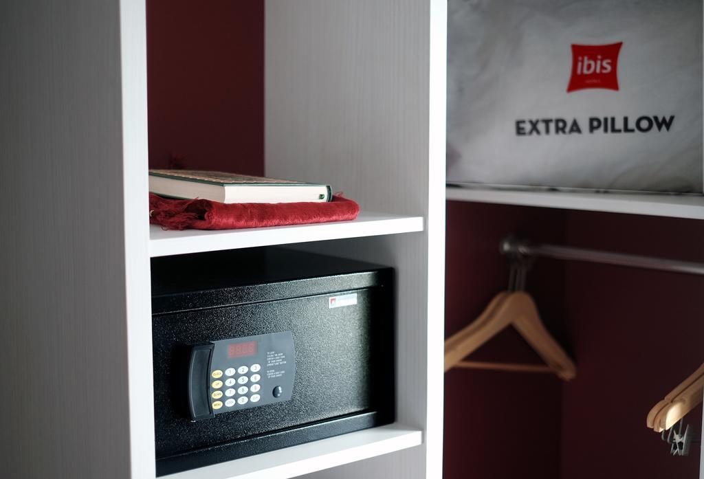 Ibis Gading Серпонг Екстериор снимка