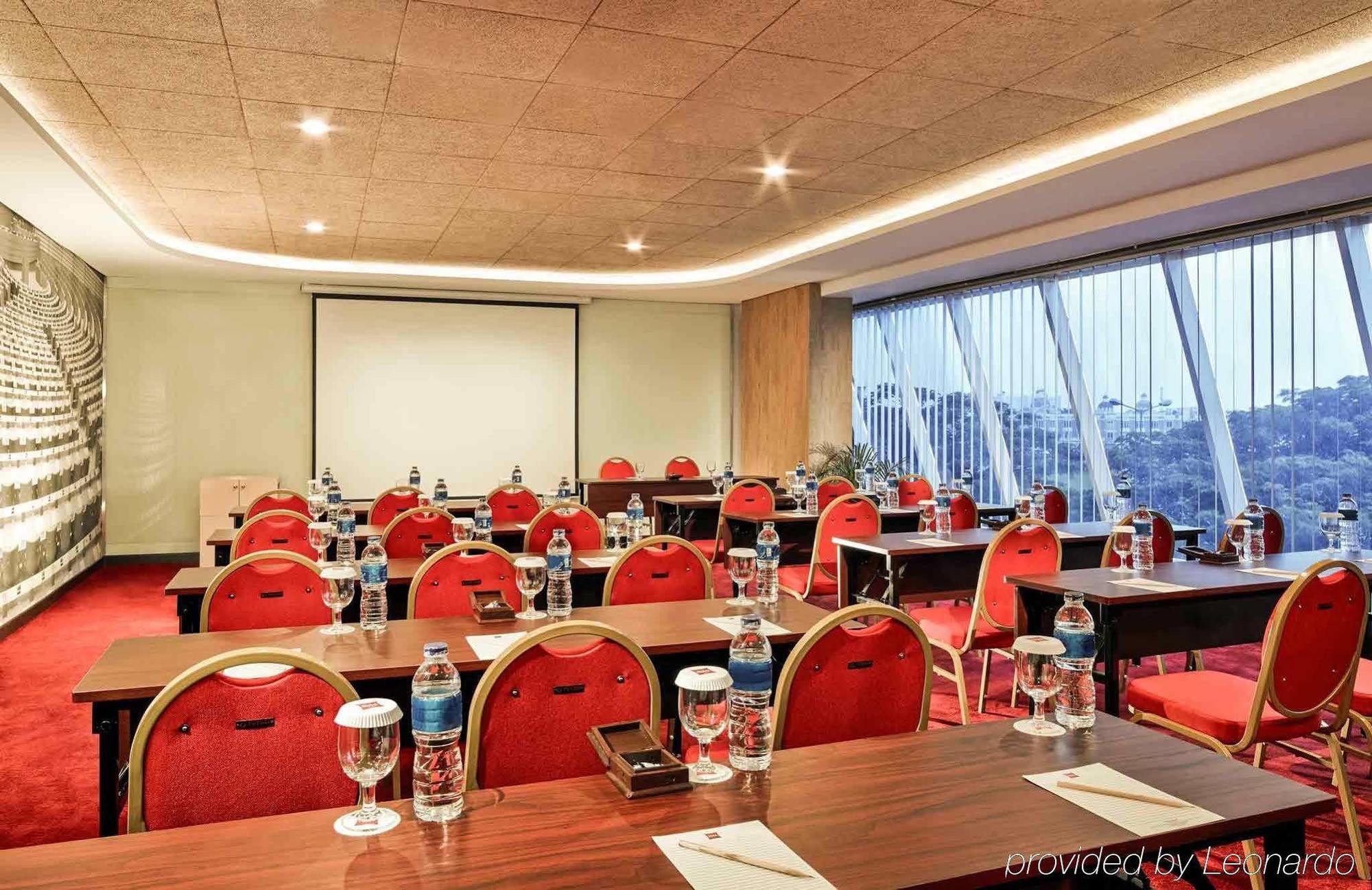 Ibis Gading Серпонг Екстериор снимка